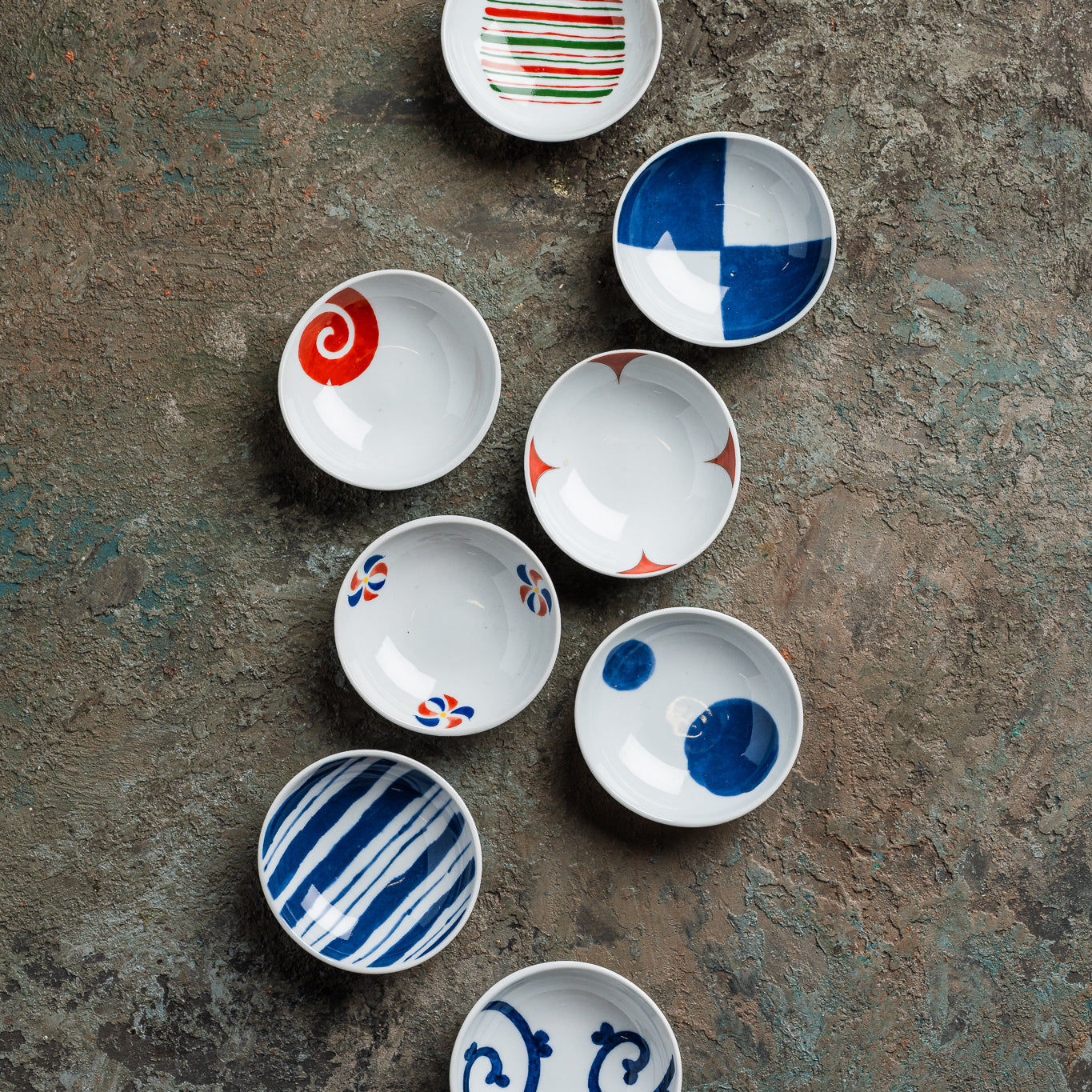 Coupelles en porcelaine japonaise – 8 motifs indigo & vermillon