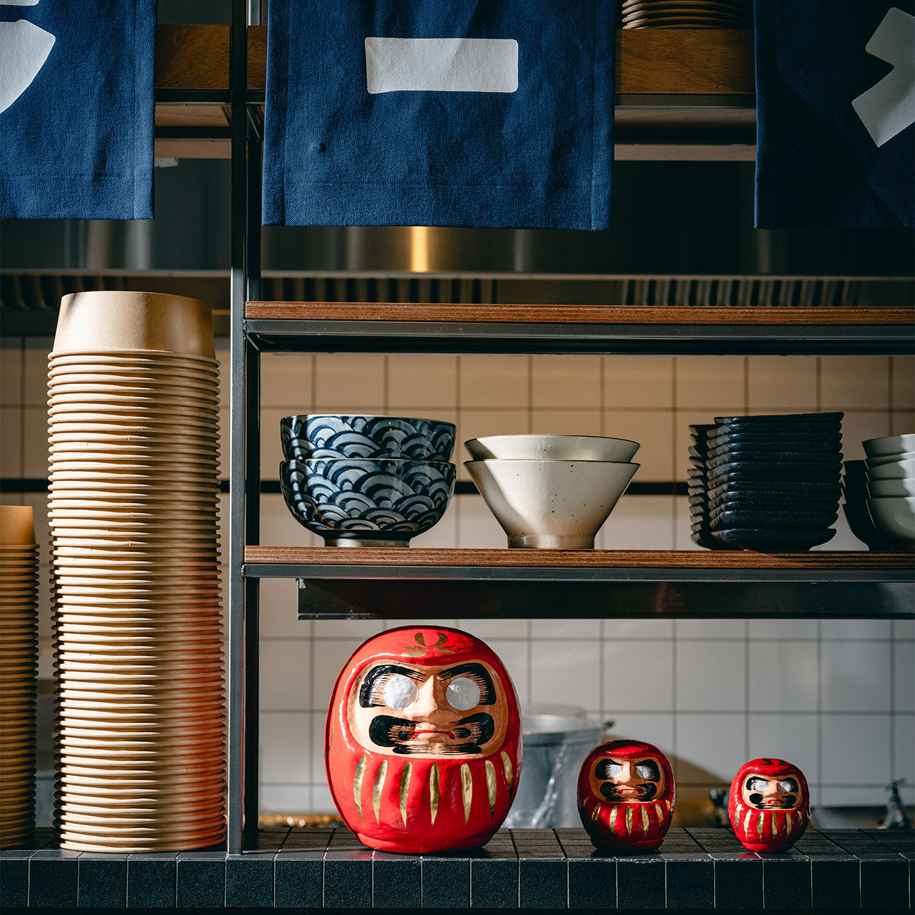 Japanischer roter Daruma, drei Größen zur Auswahl