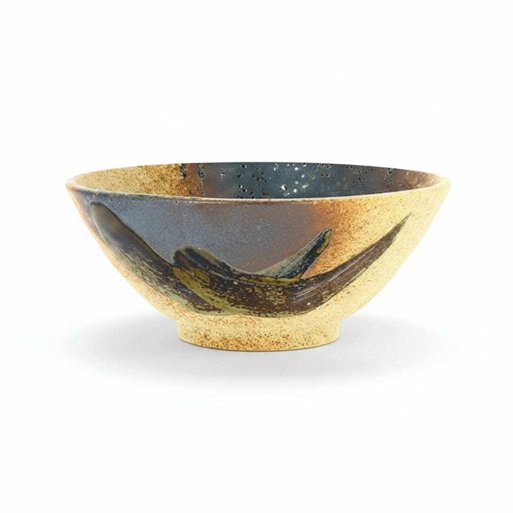Bol donburi Yugen lab en céramique beige avec décor calligraphique brun et intérieur moucheté gris bleuté