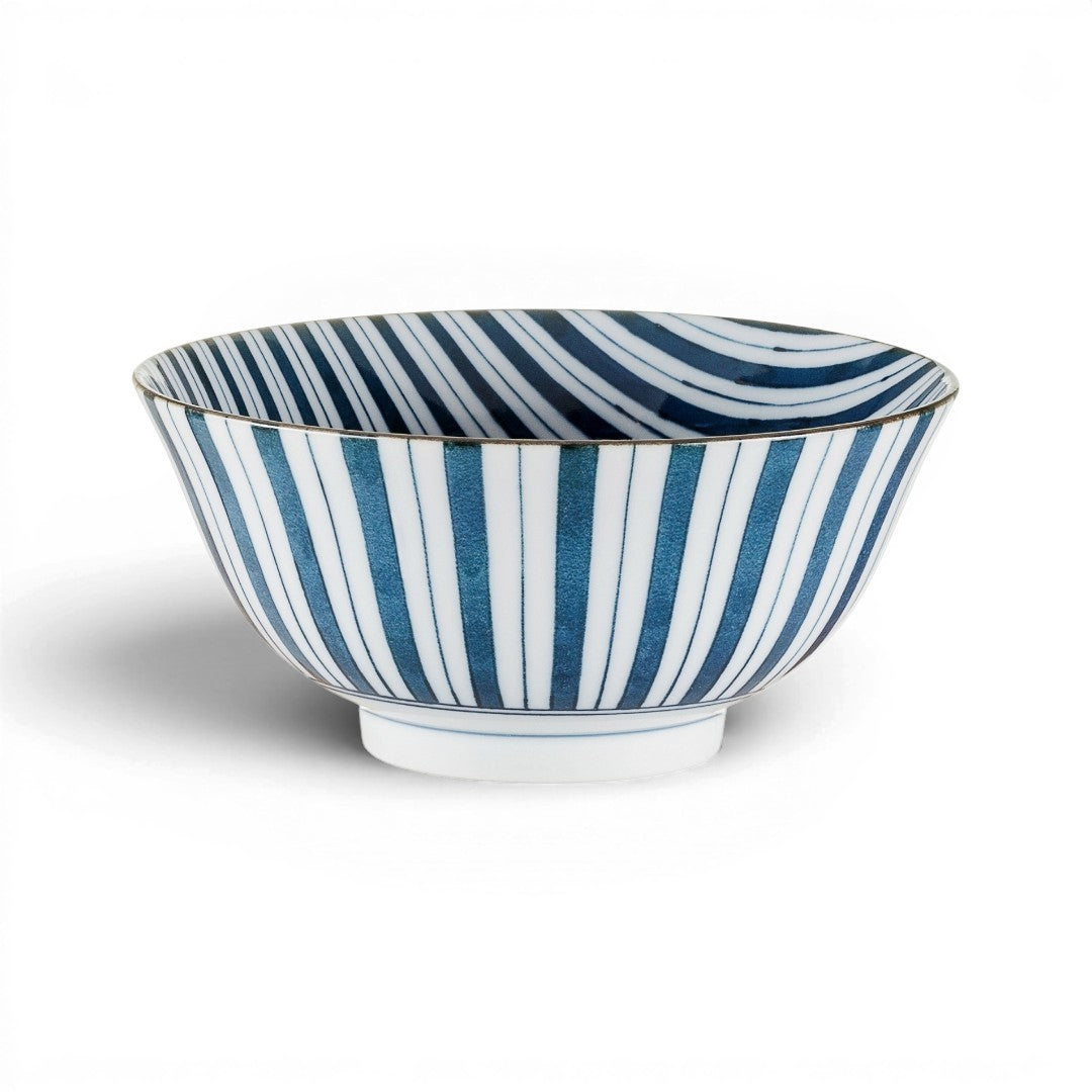 Bol japonais Yugen lab en céramique blanche avec des rayures bleues verticales et un design moderne