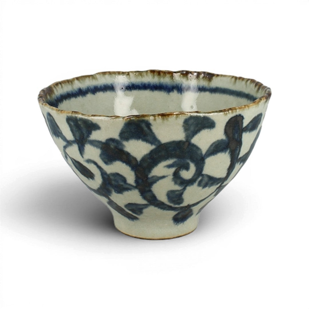 Bol à riz Yugen lab en porcelaine japonaise avec motifs arabesques bleus et bords effet vieilli