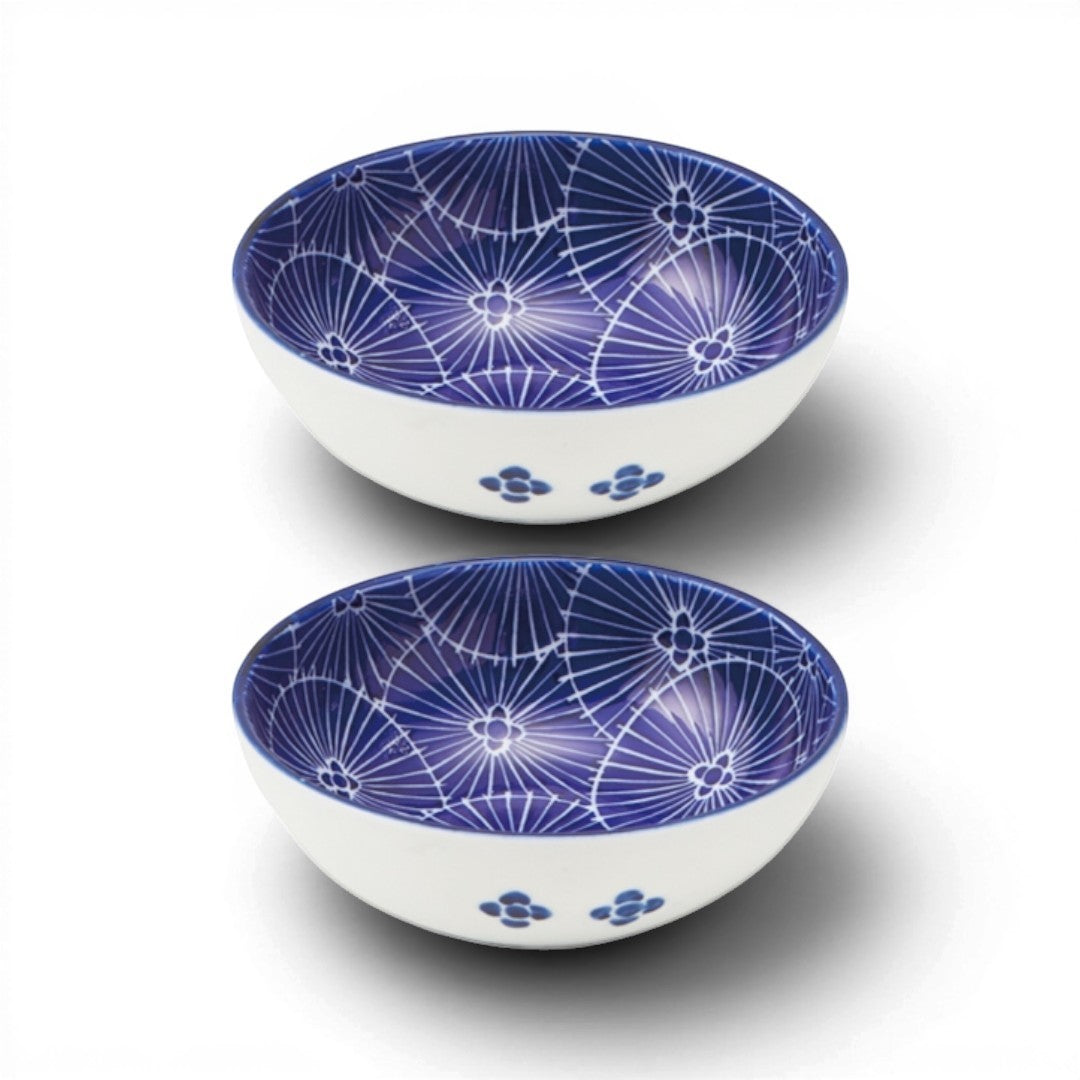 Set de deux bols japonais Yugen lab en céramique blanche et bleue avec motif d'ombrelles et symboles peints