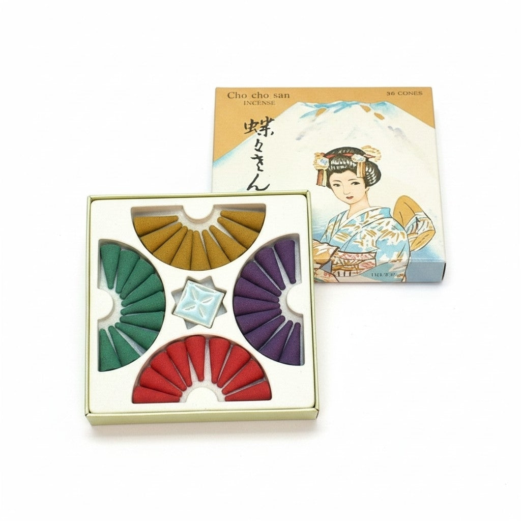 Coffret d'encens japonais Yugen lab CHO-CHO-SAN avec 36 cônes colorés, porte-encens et couvercle illustré