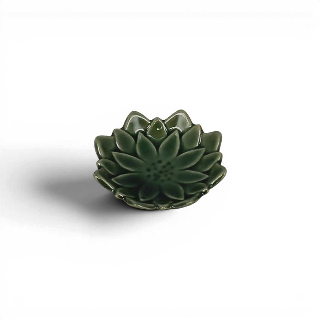 Coupelle fleur Yugen lab en porcelaine émaillée vert profond, design floral raffiné pour condiments ou sauces.