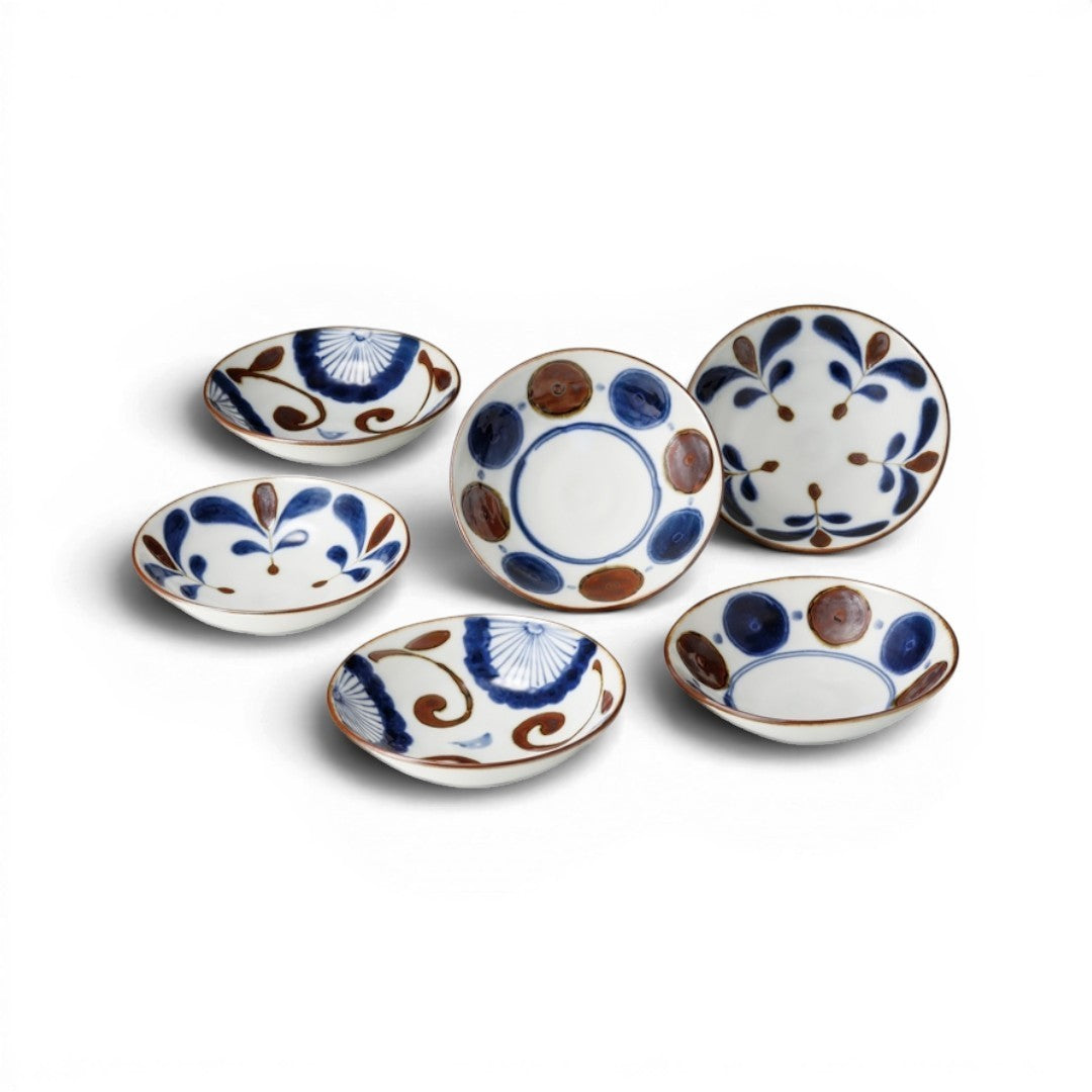 Set de 6 bols Yugen lab en céramique japonaise avec motifs floraux bleus et marron sur fond blanc