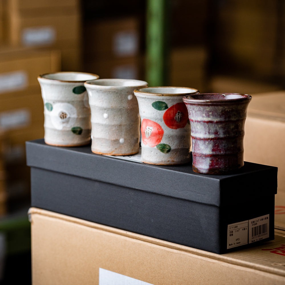 Set de 4 tasses japonaises Yugen lab en céramique artisanale avec motifs floraux et finitions texturées