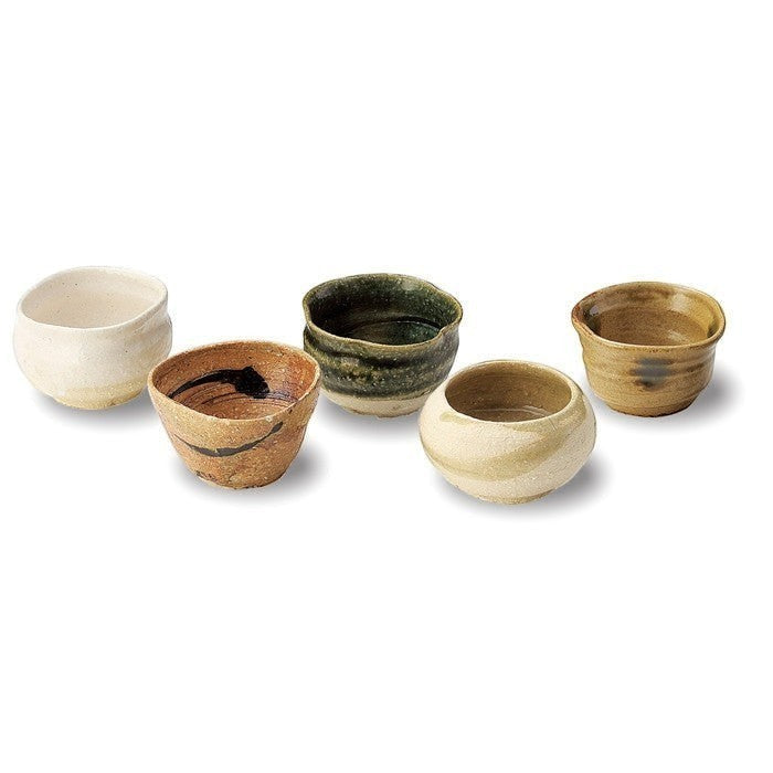 Set de 5 tasses à saké Yugen lab en céramique style Oribe Kiseto aux nuances terreuses et finitions artisanales