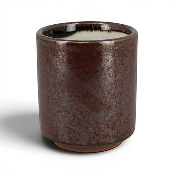 Tasse à thé japonaise Yugen lab en céramique brun rouge avec un émaillage moucheté et un design cylindrique minimaliste