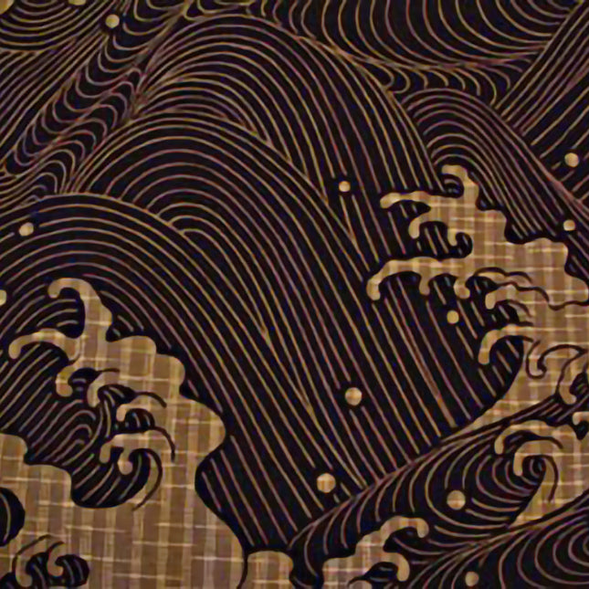 Détail du tissu Yugen lab yukata nami mauve avec motif de vague traditionnelle japonaise en tons mauves et dorés