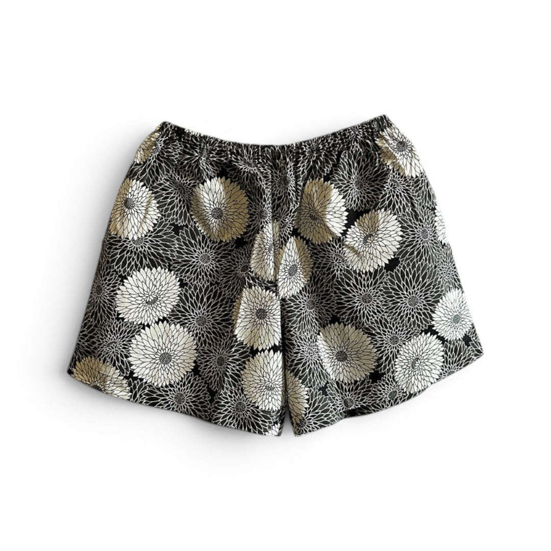Short japonais floral noir avec motifs inspirés des fleurs japonaises
