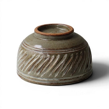 Vue latérale du bol Donburi Mino avec relief Shinogi et finition minérale