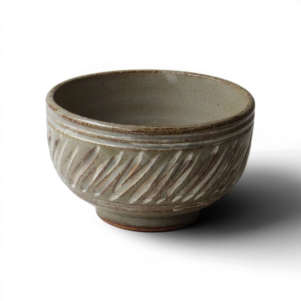 Bol Donburi japonais gris argile avec décor texturé en relief extérieur