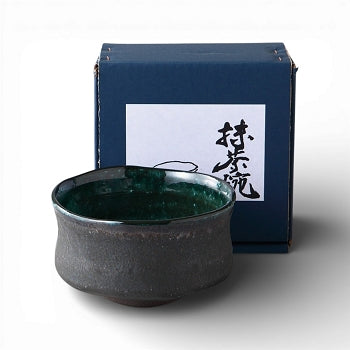 Bol matcha noir avec coffret japonais bleu et finition texturée