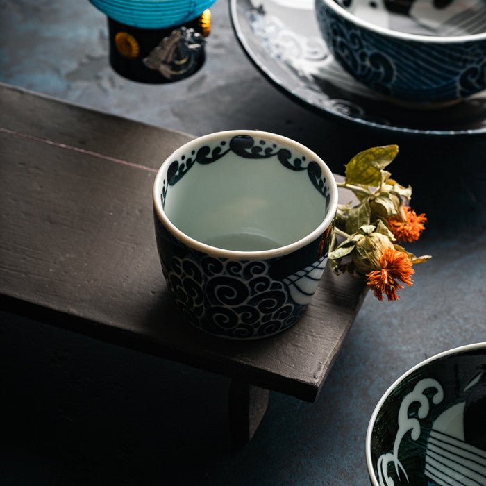 Japanische Soba-Tasse aus Porzellan mit Walmuster