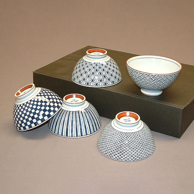 Set of 5 graphic bowls