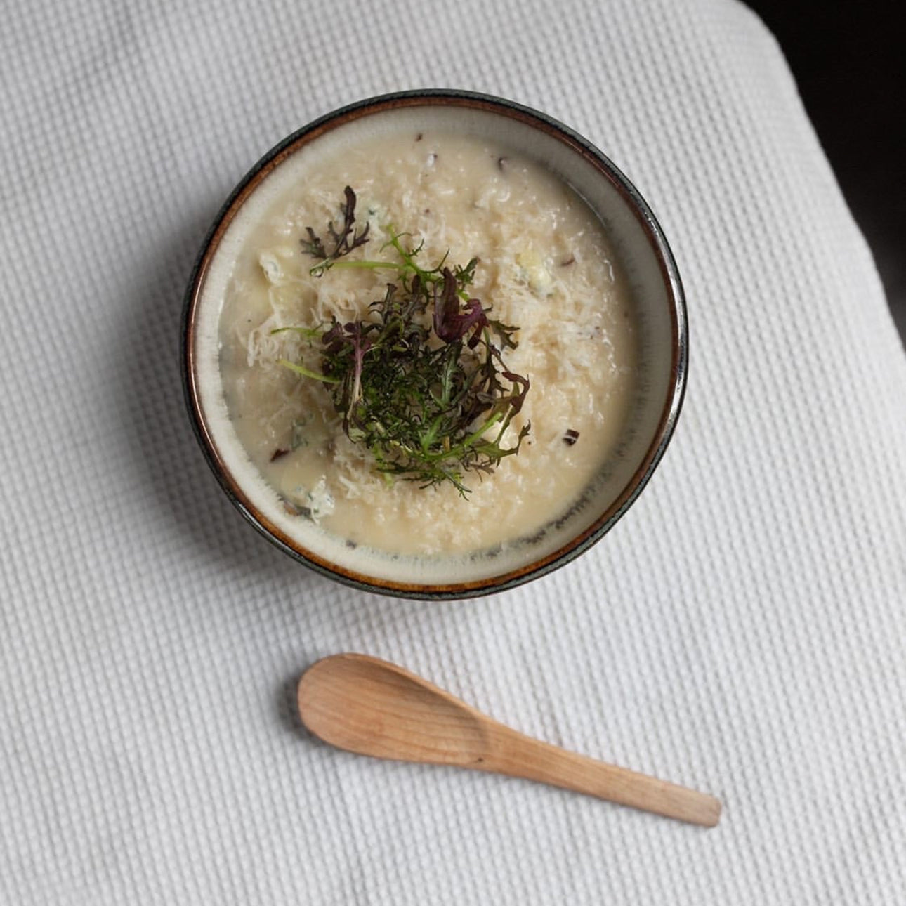 Petite assiette traditionnelle ronde