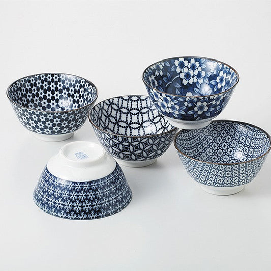 Set of 5 blue bowls graphic pattern