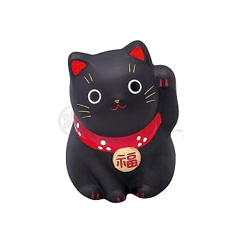 Petit Maneki Neko noir avec collier rouge.