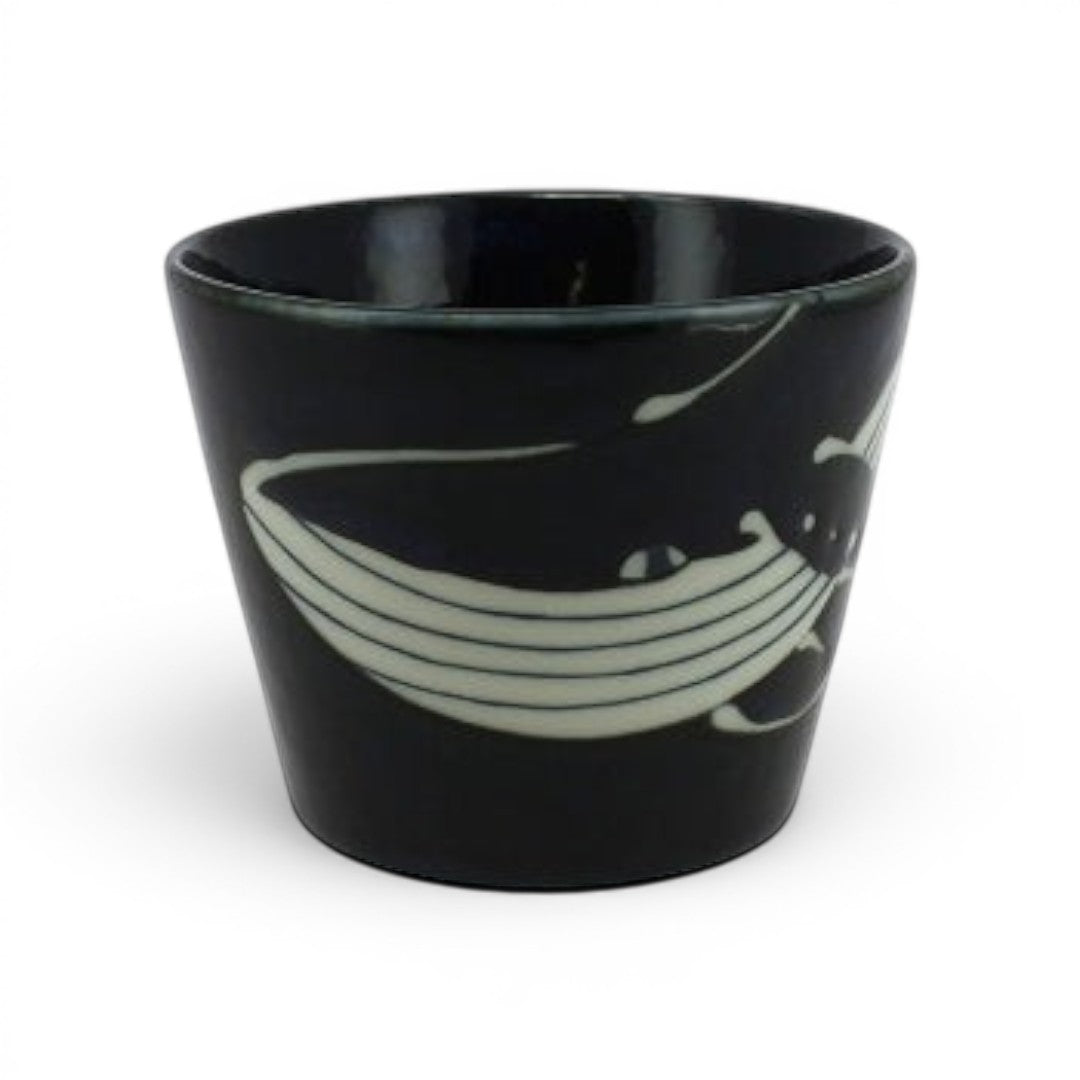 Tasse soba en porcelaine japonaise bleu profond avec motif baleine