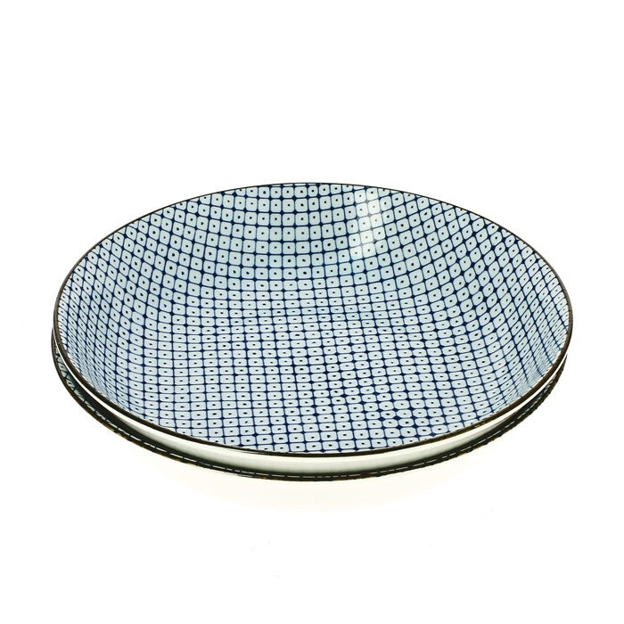 Set de deux assiettes japonaises Yugen lab en porcelaine blanche et bleue avec un motif géométrique à petits points