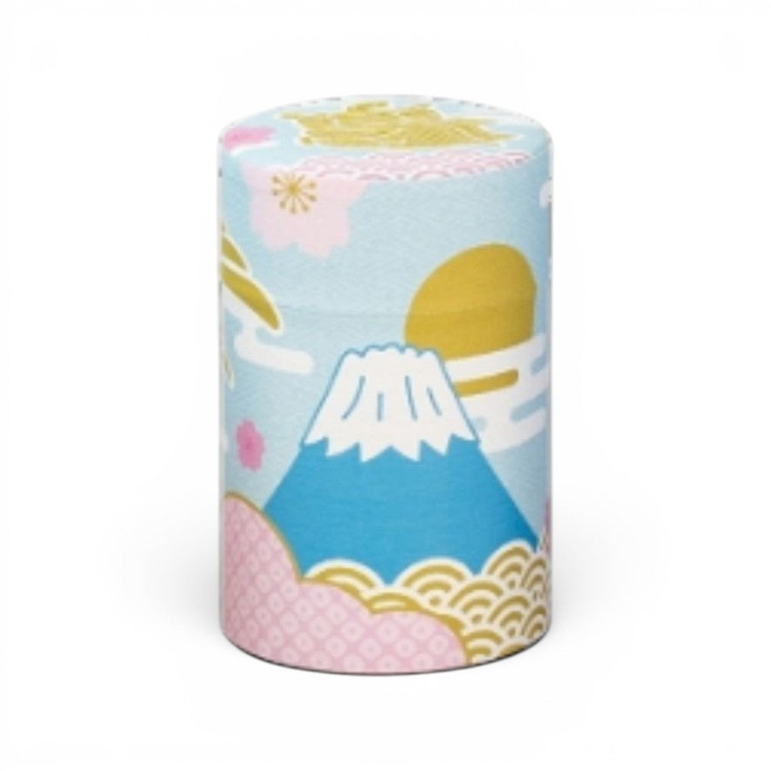 Boîte à thé Yugen lab en papier washi modèle Fuji-Kotobuki avec illustration colorée du Mont Fuji sur fond bleu ciel