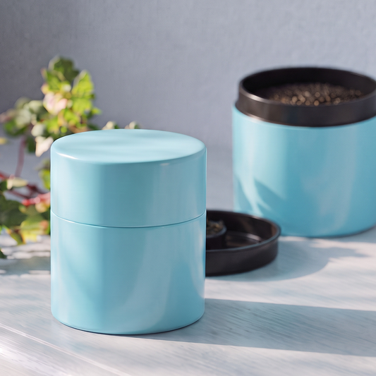 Boîte à thé Yugen lab turquoise à deux étages en résine au design cylindrique minimaliste et finition brillante