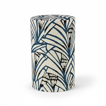 Boîte à thé Yugen lab cylindrique en fer blanc et papier washi avec motif végétal bleu indigo sur fond écru