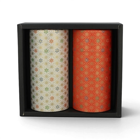 Set de deux boîtes à thé japonaises Yugen lab tubulaires avec motif asanoha rouge et blanc dans un coffret noir