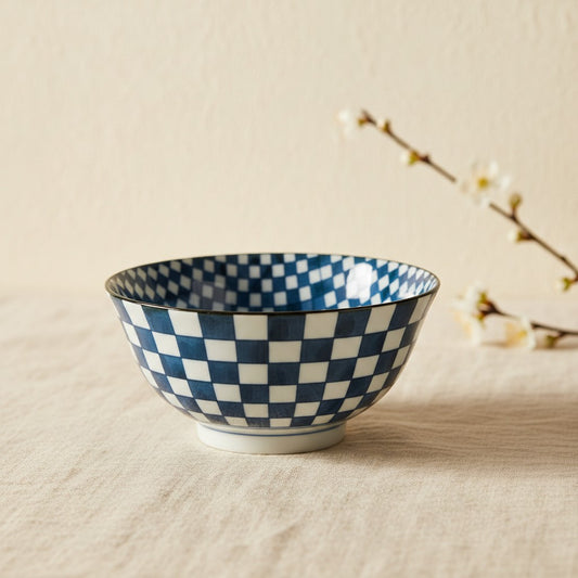 Bol Yugen lab en céramique japonaise bleu outremer avec motif quadrillé traditionnel pour le service de table