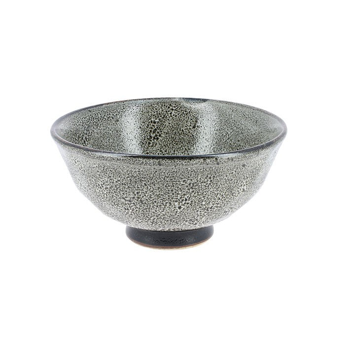 Bol en grès Yugen lab style raku avec émaillage texturé gris et noir, idéal pour une décoration en bois brut.