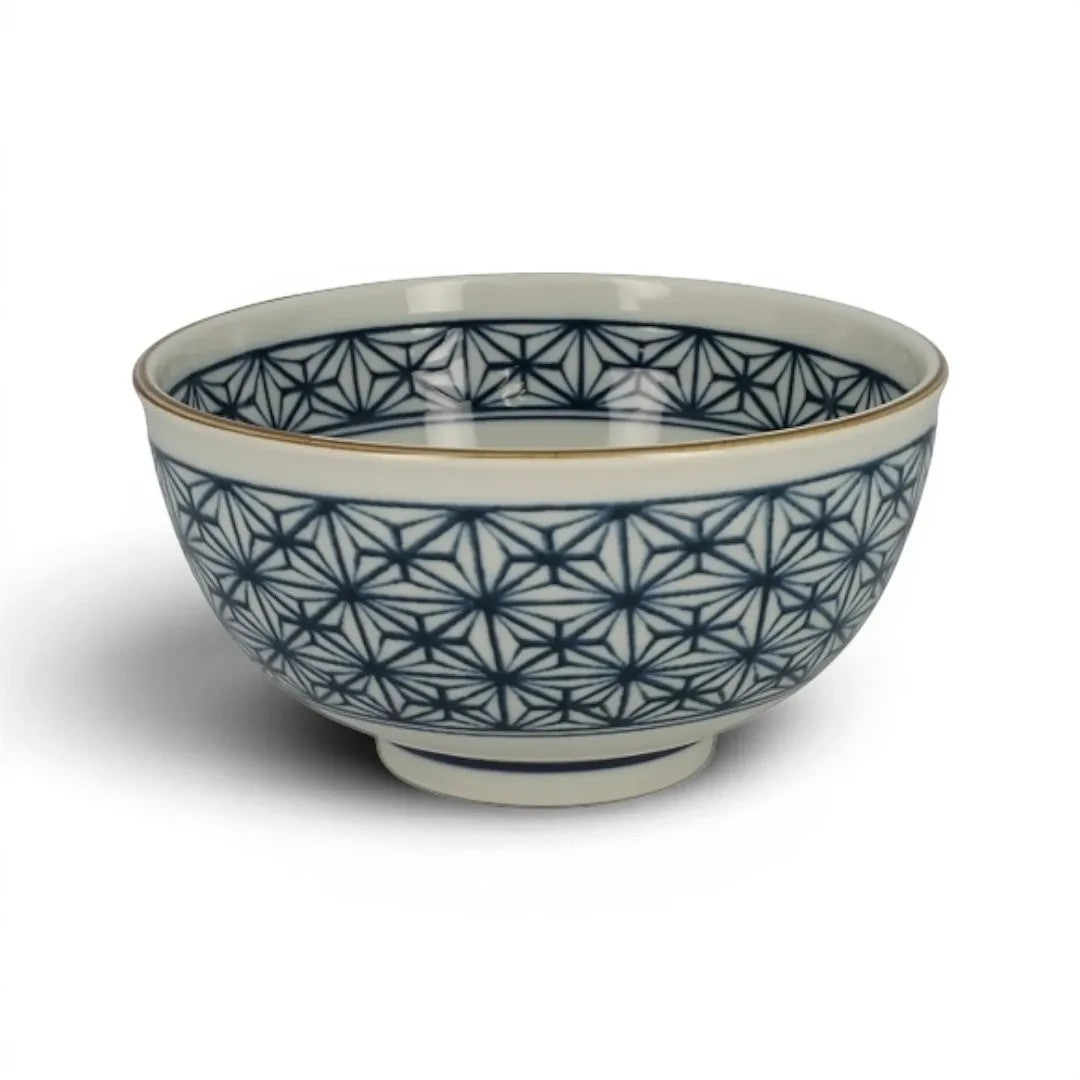 Bol japonais Yugen lab en porcelaine blanche et bleue avec motif traditionnel asanoha en forme de feuille de chanvre
