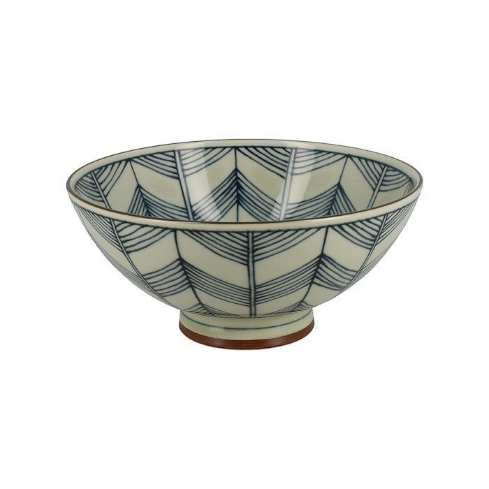 Petit bol japonais Yugen lab en céramique blanc et bleu avec un motif géométrique de lignes entrelacées