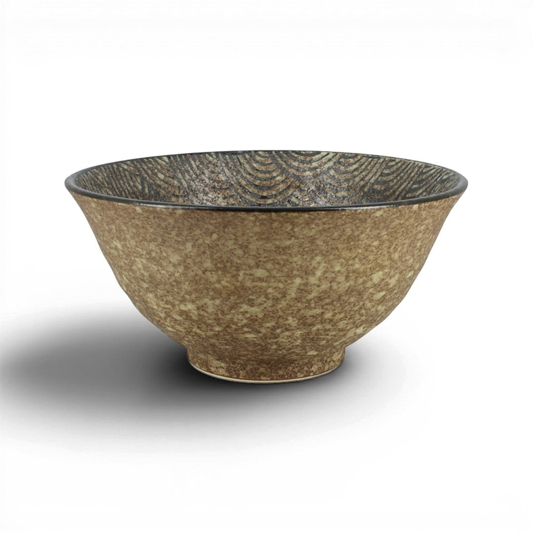 Bol japonais Yugen lab en porcelaine brune avec motif texturé à l'intérieur et aspect brut extérieur