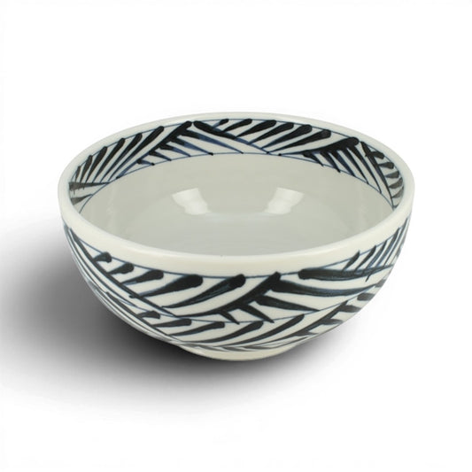 Bol japonais Yugen lab en céramique blanche avec motifs bleus traditionnels, idéal pour le riz ou la soupe