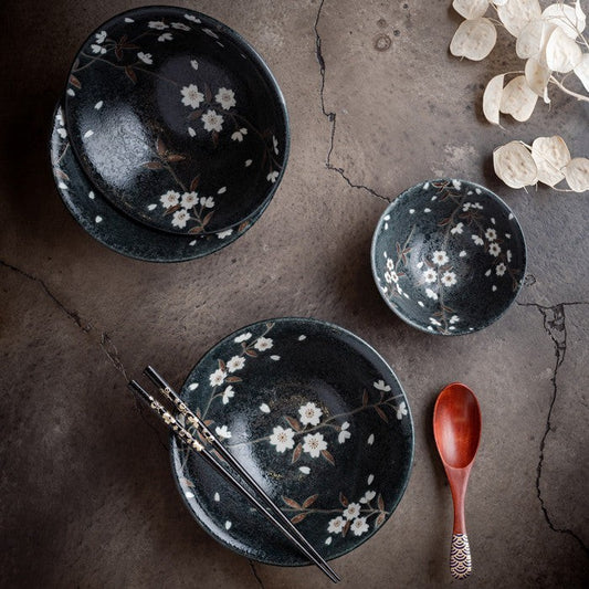 Ensemble de bols japonais Yugen lab en céramique noire avec motifs de fleurs de cerisier sakura peintes à la main