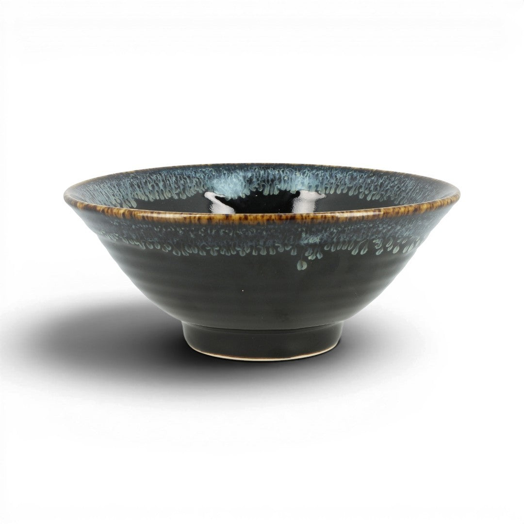 Bol japonais Yugen lab en porcelaine bleu océan avec détails blancs et verts sur le rebord intérieur