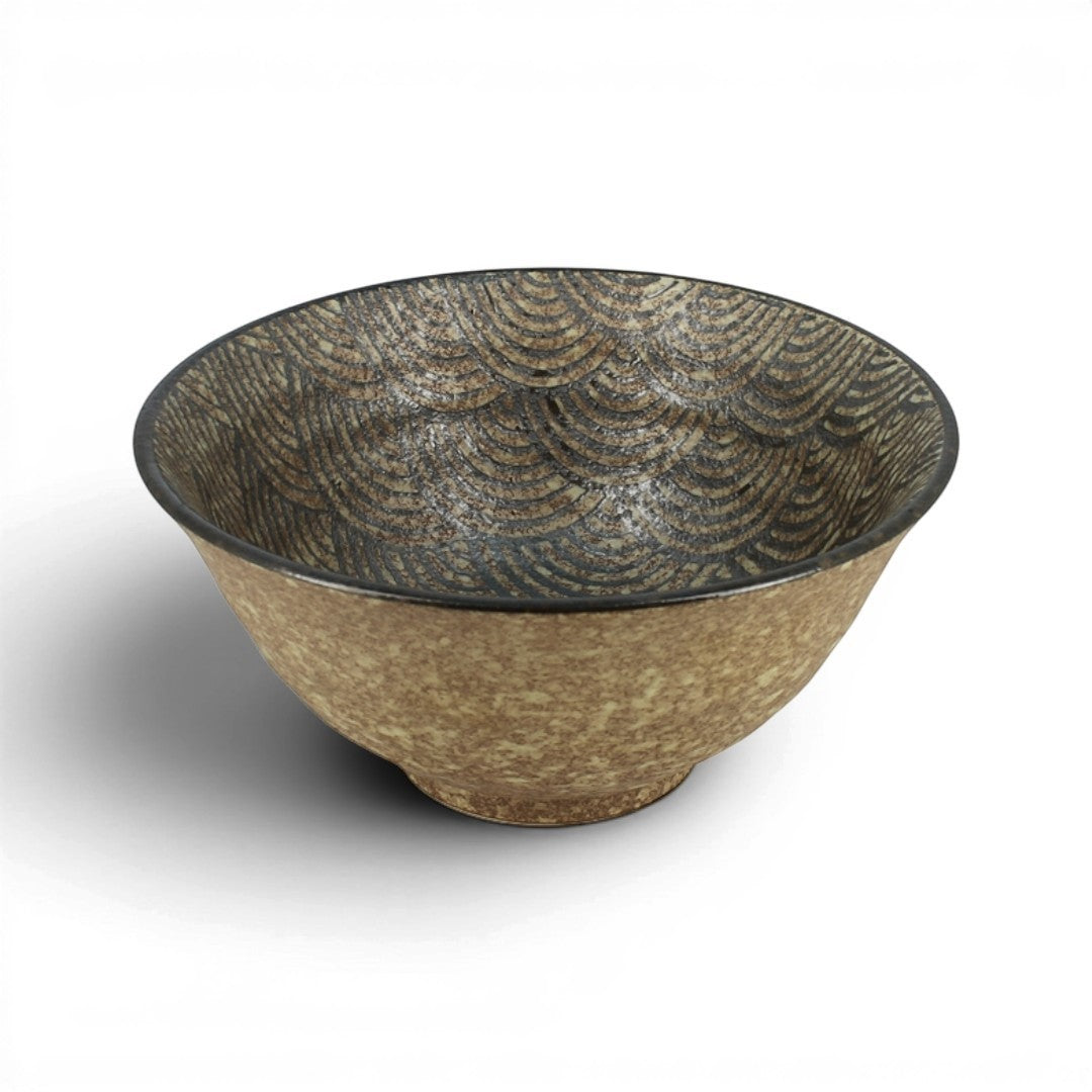 Bol japonais Yugen lab en porcelaine brune avec motif intérieur texturé et aspect brut pour une table élégante