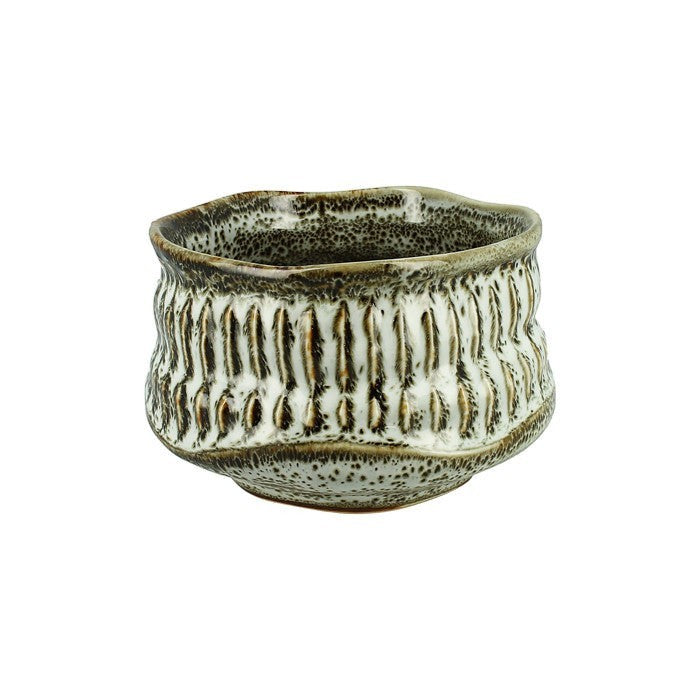 Bol à matcha Yugen lab artisanal en céramique blanche et verte avec texture striée pour la cérémonie du thé
