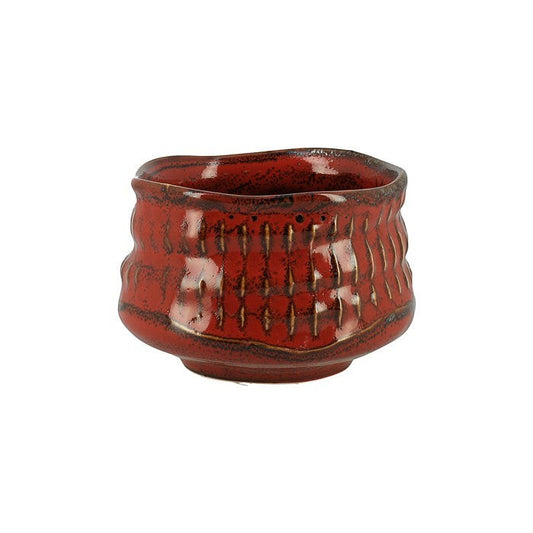 Bol à matcha Yugen lab rouge artisanal en céramique avec texture striée pour la cérémonie du thé japonaise