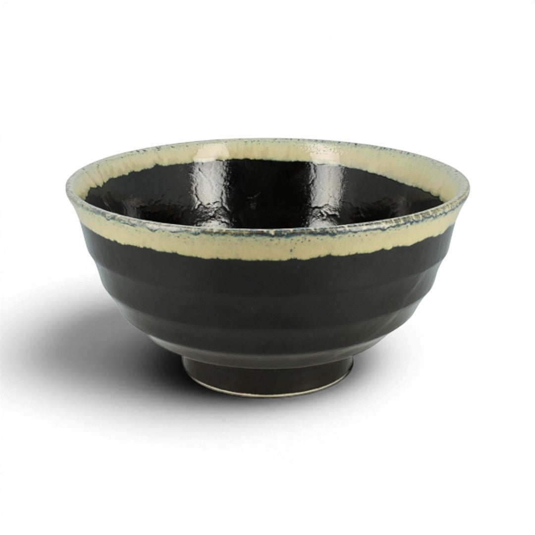 Bol en porcelaine japonaise Yugen lab noir et crème, design traditionnel arrondi pour riz ou soupe.