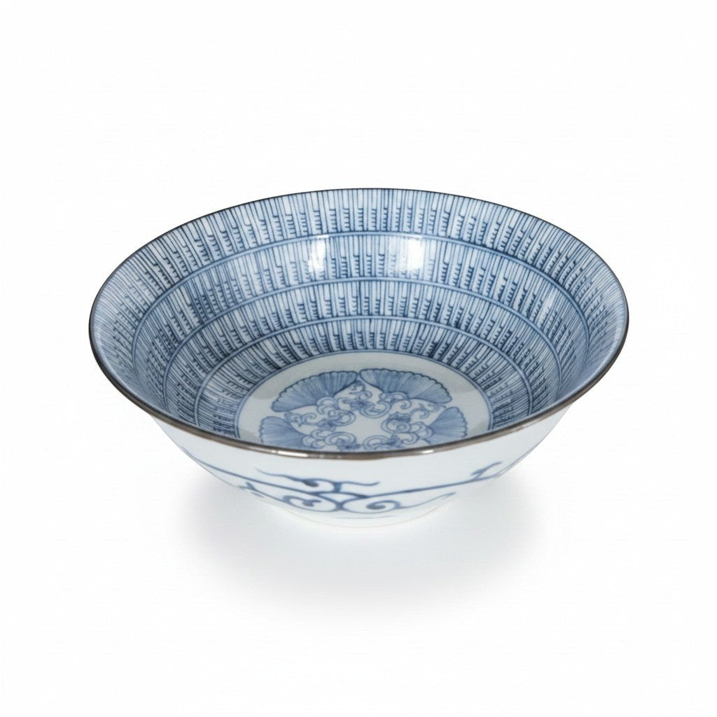Bol à ramen Yugen lab en porcelaine blanche avec motifs japonais bleu profond, forme évasée élégante et finition émaillée.