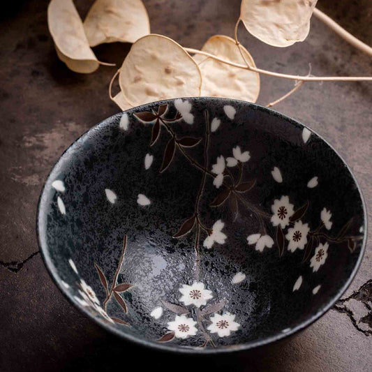 Bol à riz Yugen lab en porcelaine noire avec motifs de fleurs de cerisier sakura blancs et branches brunes