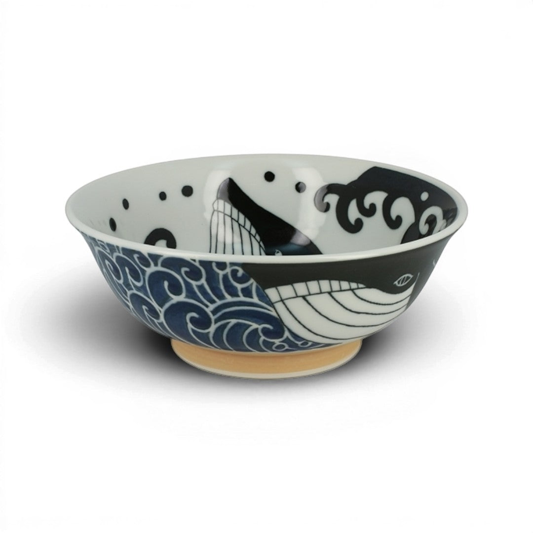 Bol à soupe Yugen lab en porcelaine japonaise blanc et bleu orné d'un motif de baleine et de vagues traditionnelles