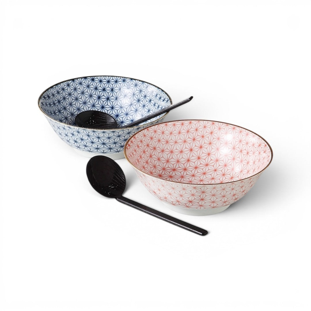 Set de deux bols japonais en céramique Yugen lab avec motifs asanoha bleu et rose et cuillères noires assorties