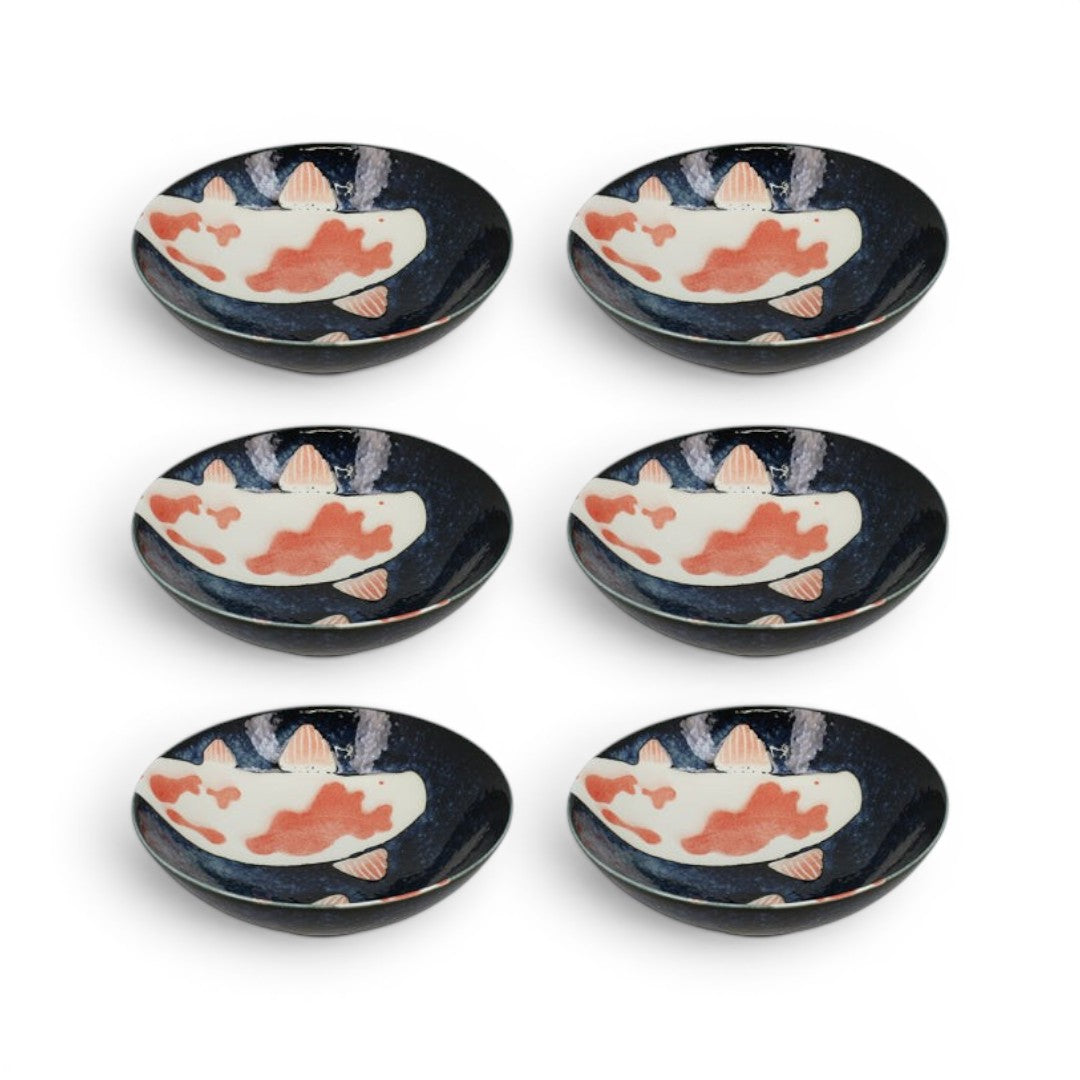Set de six bols en céramique Yugen lab avec motif de poisson Koï rouge et blanc sur fond bleu nuit