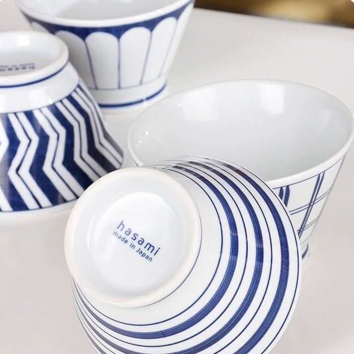 Set de 4 bols Yugen lab en porcelaine japonaise blanche avec motifs géométriques bleus variés