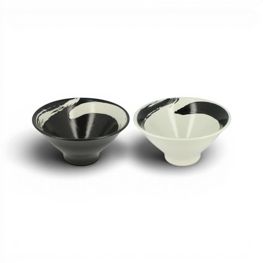 Set de 2 bols à ramen Yugen lab en porcelaine avec motif coup de pinceau noir et blanc, design élégant et moderne.