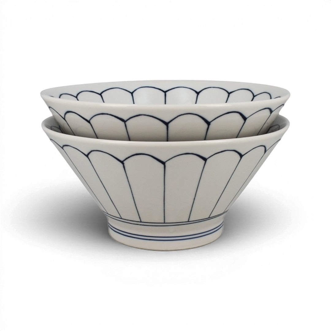 Set de 2 bols à ramen Yugen lab en porcelaine blanche avec motif floral bleu, forme évasée et finition brillante.