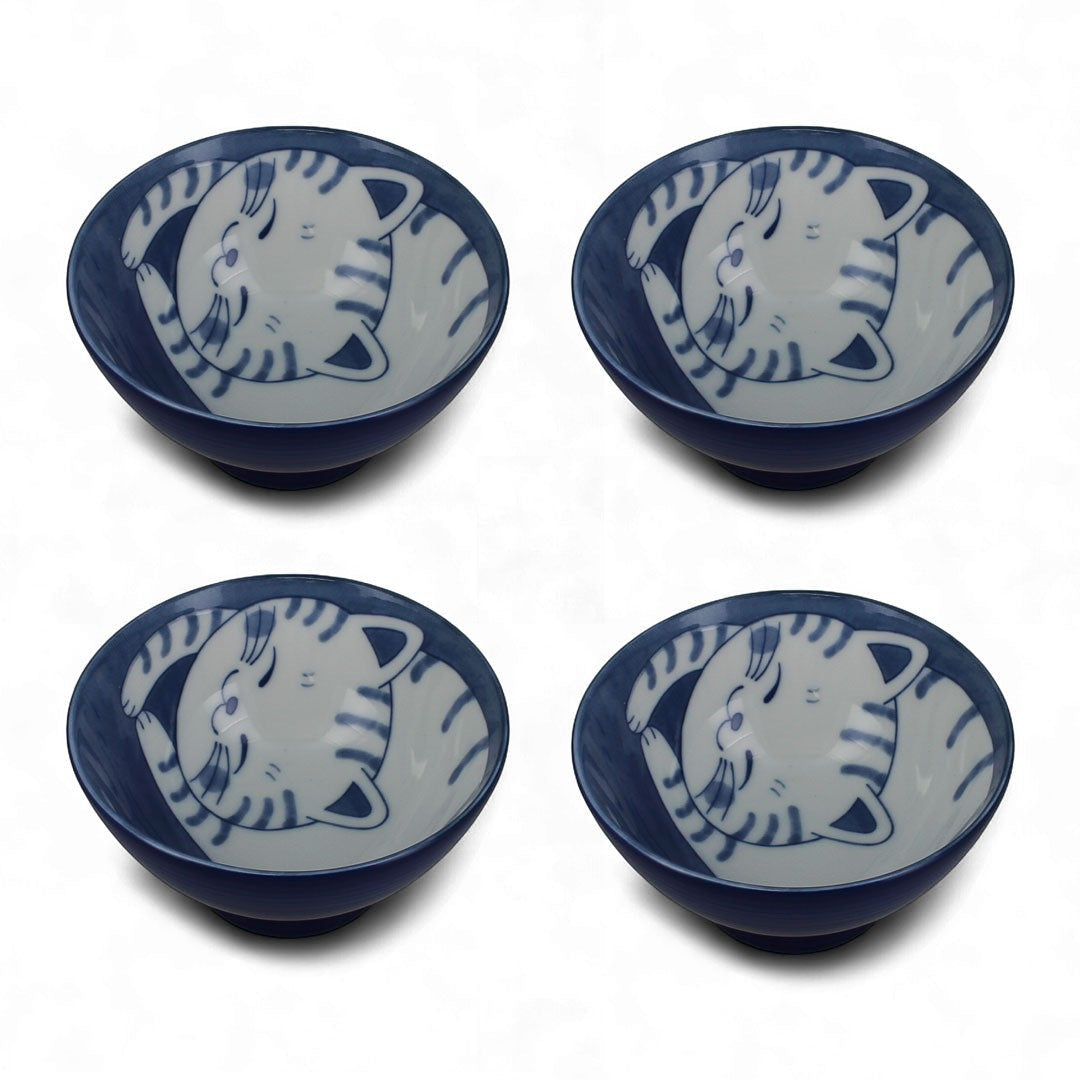 Set de 4 bols à riz en porcelaine Yugen lab avec motif chat tigré Tora bleu et blanc, style traditionnel japonais.
