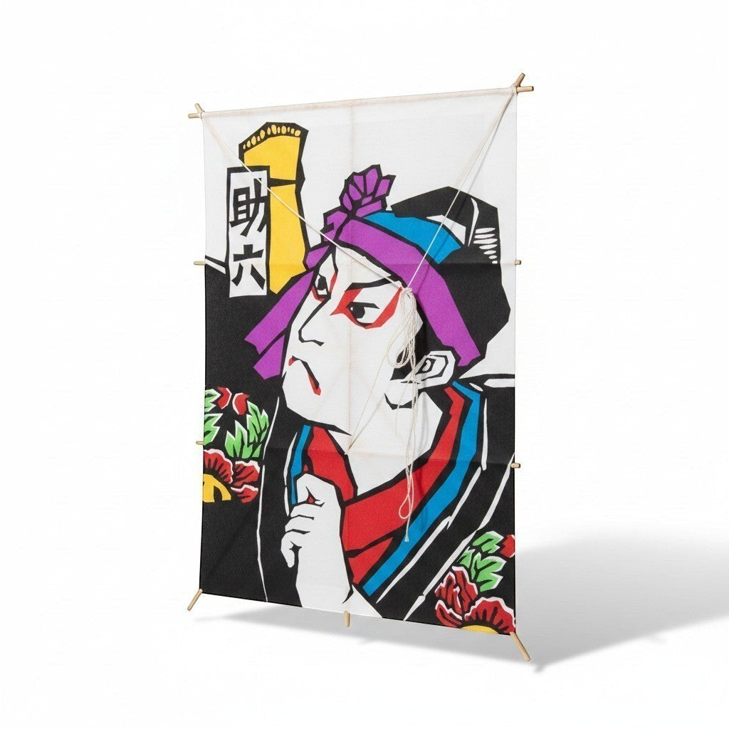 Cerf-volant Yugen lab en papier et bois avec illustration de guerrier traditionnel japonais, style théâtre kabuki.